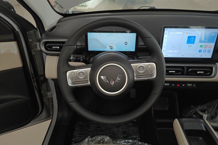 Used Wuling Bingo PLUS 2024 330 km Range Five-Seater Version
