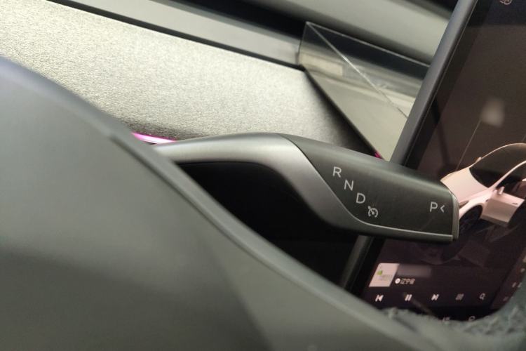 Used Tesla Model Y 2023 Long-Range All-Wheel-Drive Version
