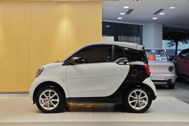 Used smart fortwo 2015 1.0L 52 kW hardtop Dynamic version