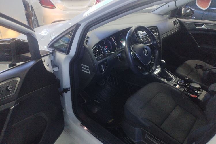 Used Volkswagen Golf 2017 230TSI Automatic Comfort Edition – Celebrating Milestone of One Million Units Driver Seat