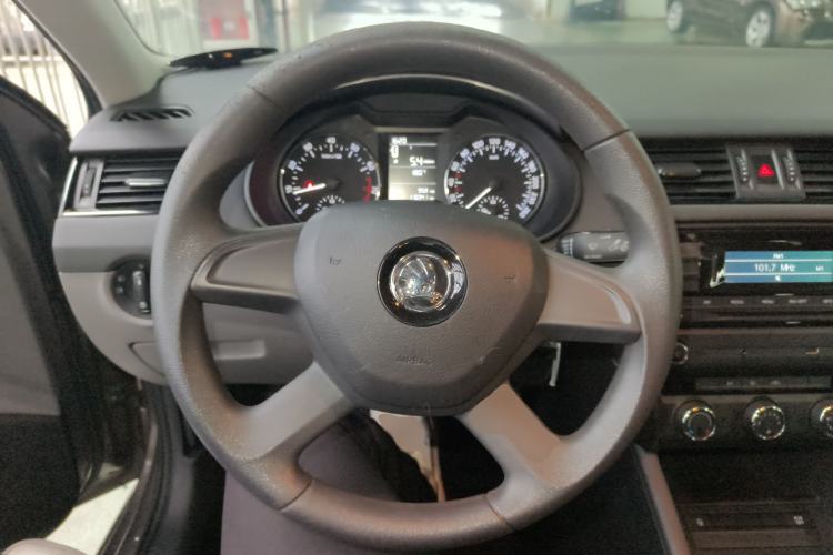 Used Skoda Octavia 2015 1.6L Manual Eado Edition Steering Wheel