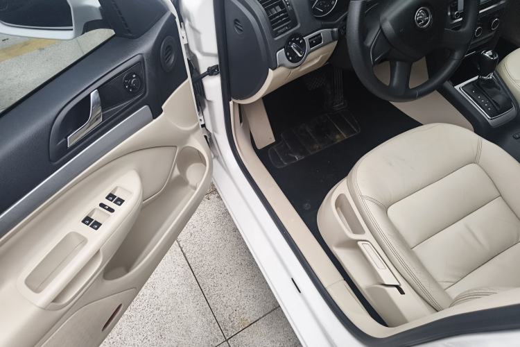 Used Skoda Octavia 2015 Classic Model 1.6L Automatic Yijie Version Driver Seat