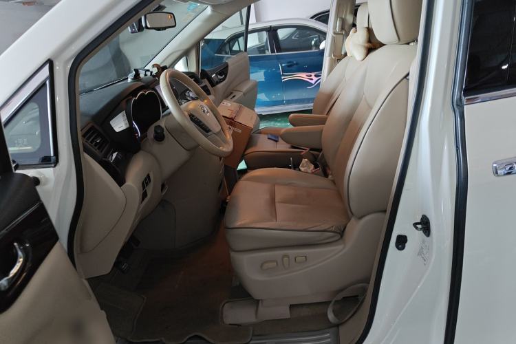 Used Nissan Quest 2015 3.5L SL Left Front Seat