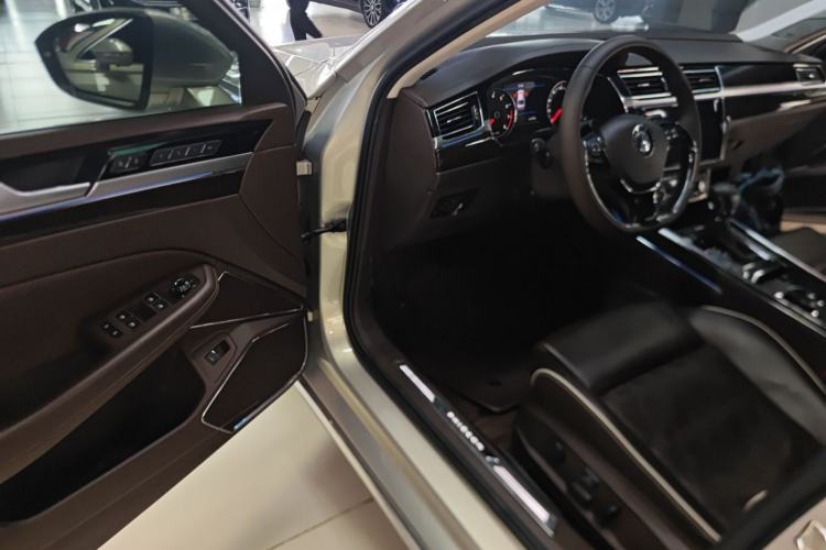 Used Volkswagen Phideon 2018 Revised Version 480 V6 Four-Wheel Drive Flagship Edition
