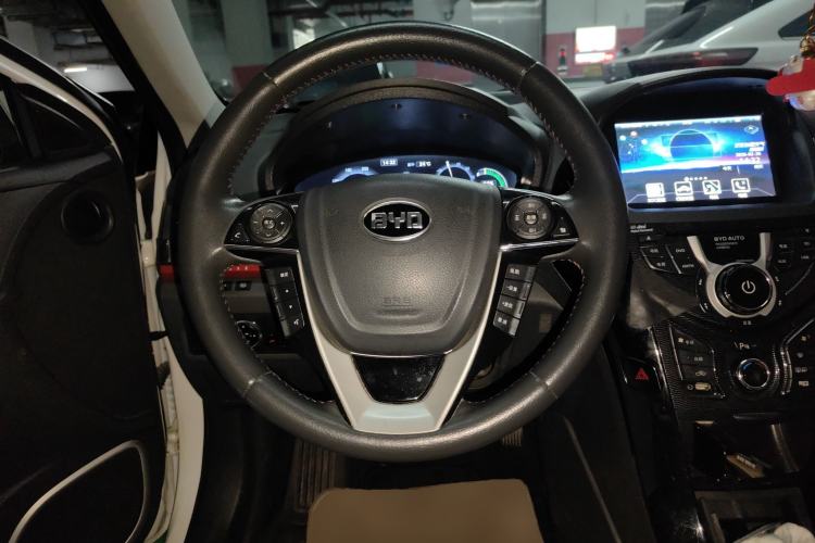 Used BYD Qin New Energy 2014 1.5T Flagship Model
