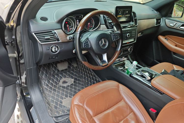 Used Mercedes-Benz GLS 2017 GLS 400 4MATIC Luxury Model Center Console