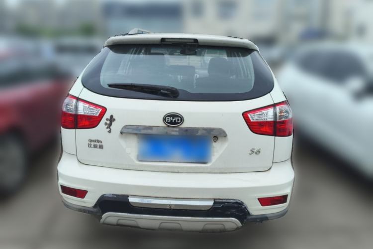 Used BYD S6 2014 2.0L Manual Luxury 5-Seater