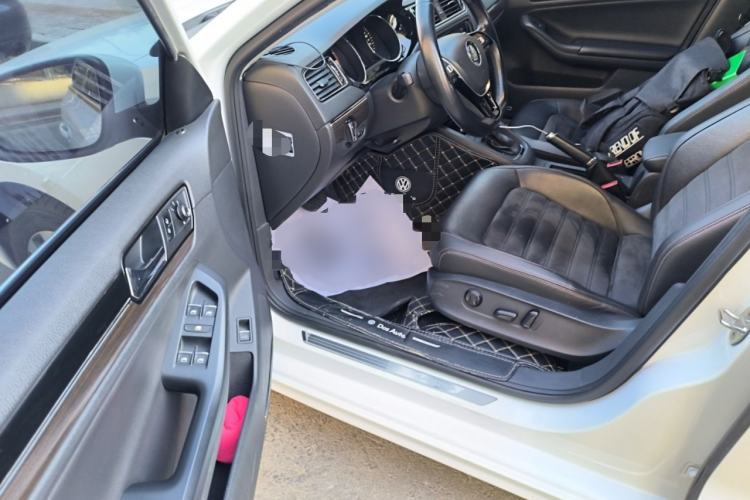 Used Volkswagen Sagitar 2015 230TSI Automatic Luxury Model
