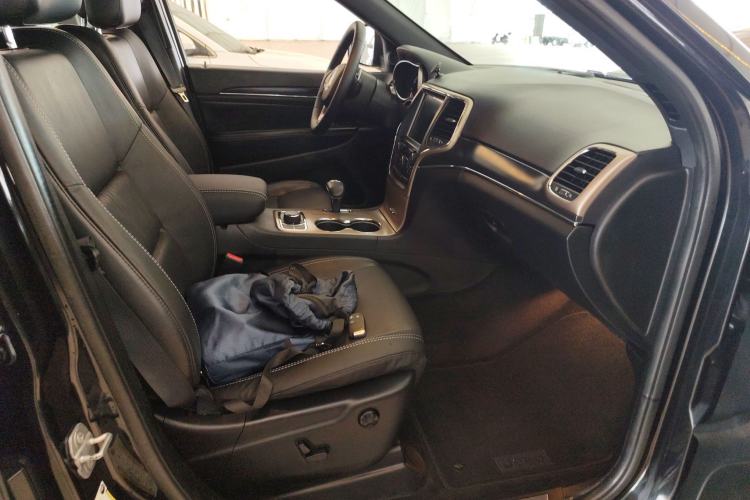 Used Jeep Grand Cherokee 2014 3.0TD Diesel Comfort Navigation Version Right Front Seat