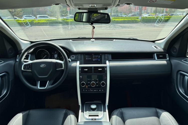 Used Land Rover Discovery Sport 2017 2.0T PURE Interior 1