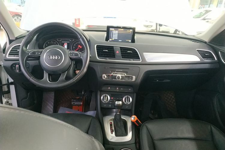 Used Audi Q3 2015 35 TFSI quattro Technology Edition Center Console