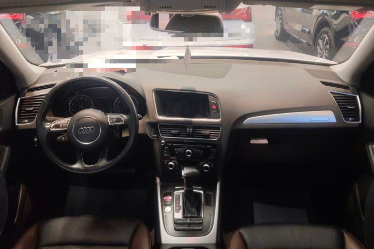 Used Audi Q5 2018 Collector's Edition 40 TFSI Technology Model
