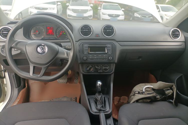 Used Volkswagen Jetta 2017 1.5L Automatic Fashion Model Center Console