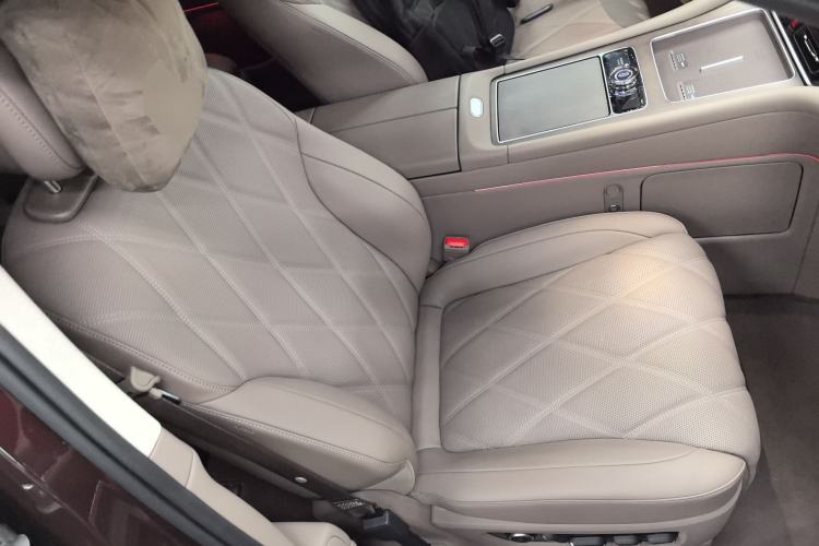 Used Hima AITO M9 2025 Extended-Range Max Version 52 kWh 6-Seater Edition Right Front Seat