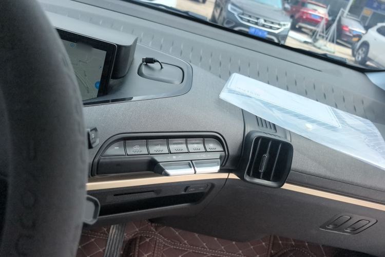 Used Baojun KiWi EV 2022 Artist Lite Edition Ternary Lithium Center Console