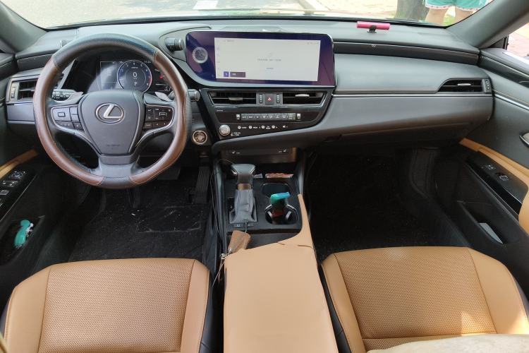 Used Lexus ES 2023 200 Excellence Edition
