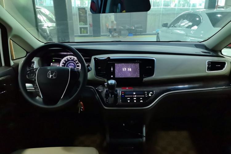 Used Honda Odyssey 2017 2.4L Comfort Edition Center Console