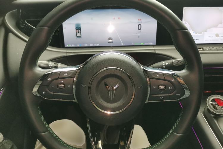 Used VOYAH FREE 2025 318 259 km All-Wheel-Drive Exploration Edition Steering Wheel