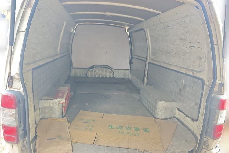 Used Jinbei Hiace 2018 2.0L Fifth-Generation Box Truck Standard Roof 2 Seats 4G21C