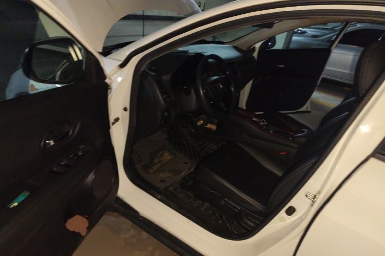 Used Honda Vezel 2017 1.8L CVT Front-Wheel Drive Pioneer Edition Interior 3