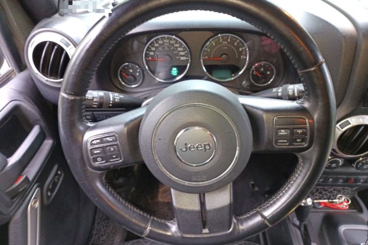 Used Jeep Wrangler 2015 3.6L Rubicon Four-Door Comfort Edition Steering Wheel
