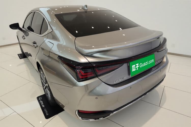 Used Lexus ES 2025 300h Deluxe Edition