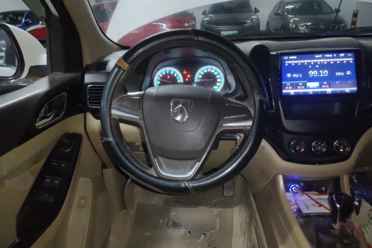 Used Baojun 730 2014 1.5L manual Comfort ESP version 7 seats