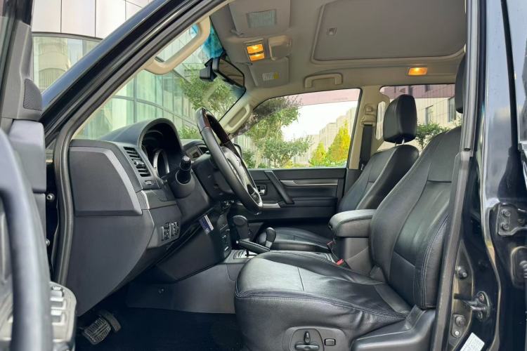 Used Mitsubishi Pajero (Import) 2016 3.0L Automatic Prestige Version China IV Standard
