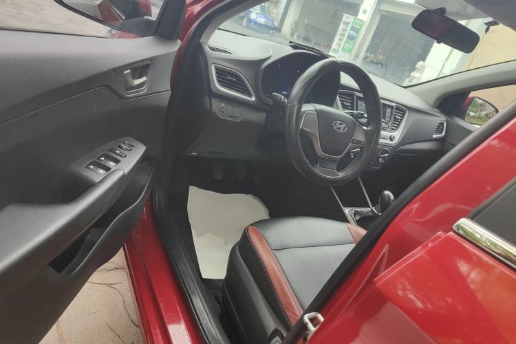 Used Hyundai Verna (new generation) 2016 1.4L Manual Cool Edition GLS Driver Seat