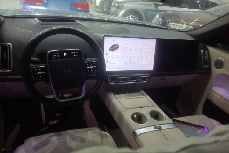 Used Li Auto L8 2024 Pro Model
