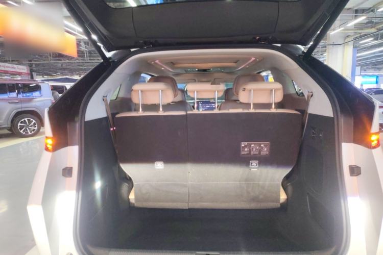 Used XPeng X9 2025 740 Ultra-Long Range Max
