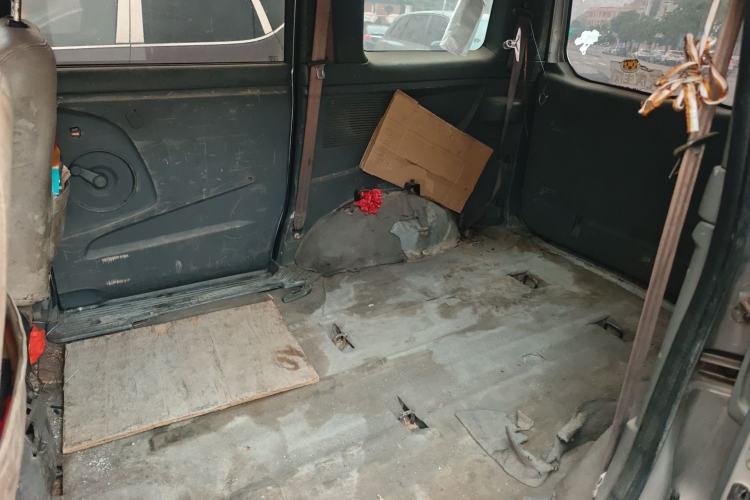 Used Dongfeng Shuaike 2013 Revised Version 1.5L Manual Standard Edition 7 Seats China IV Standard
