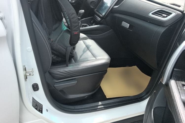 Used SWM X7 2016 1.5T Manual Luxury Edition 7 Seats Right Front Seat