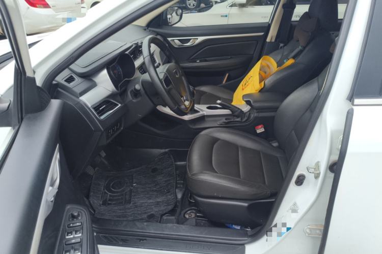 Used Geely Auto Vision 2019 Upgraded Model 1.5L Manual Luxury Version China V Standard