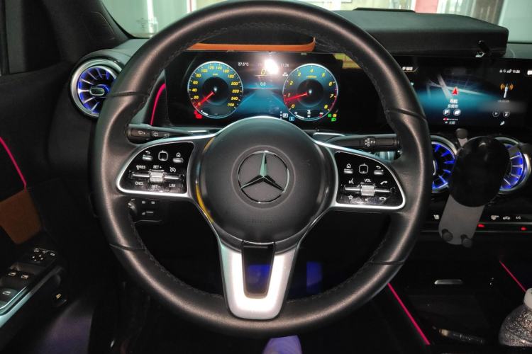 Used Mercedes-Benz GLB 2023 GLB 220 4MATIC Steering Wheel