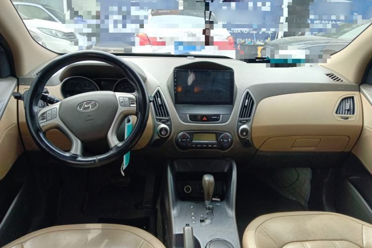 Used Hyundai ix35 2012 2.0L Automatic 4x4 Prestige Edition GLS Center Console