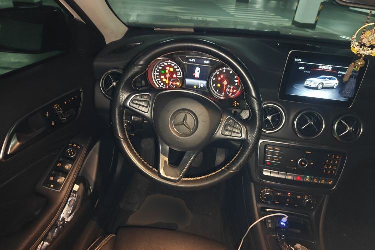 Used Mercedes-Benz GLA 2018 GLA 220 4MATIC Sport Edition Steering Wheel