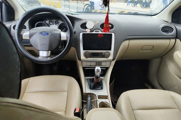 Used Ford Focus 2013 Hatchback Classic 1.8L Manual Fashion Edition Center Console