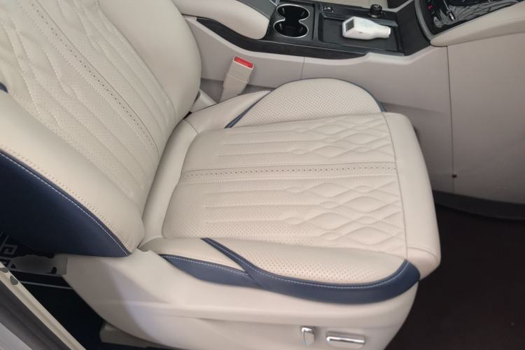 Used Buick GL8 2021 ES Landtrek 653T Comfort Edition Right Front Seat