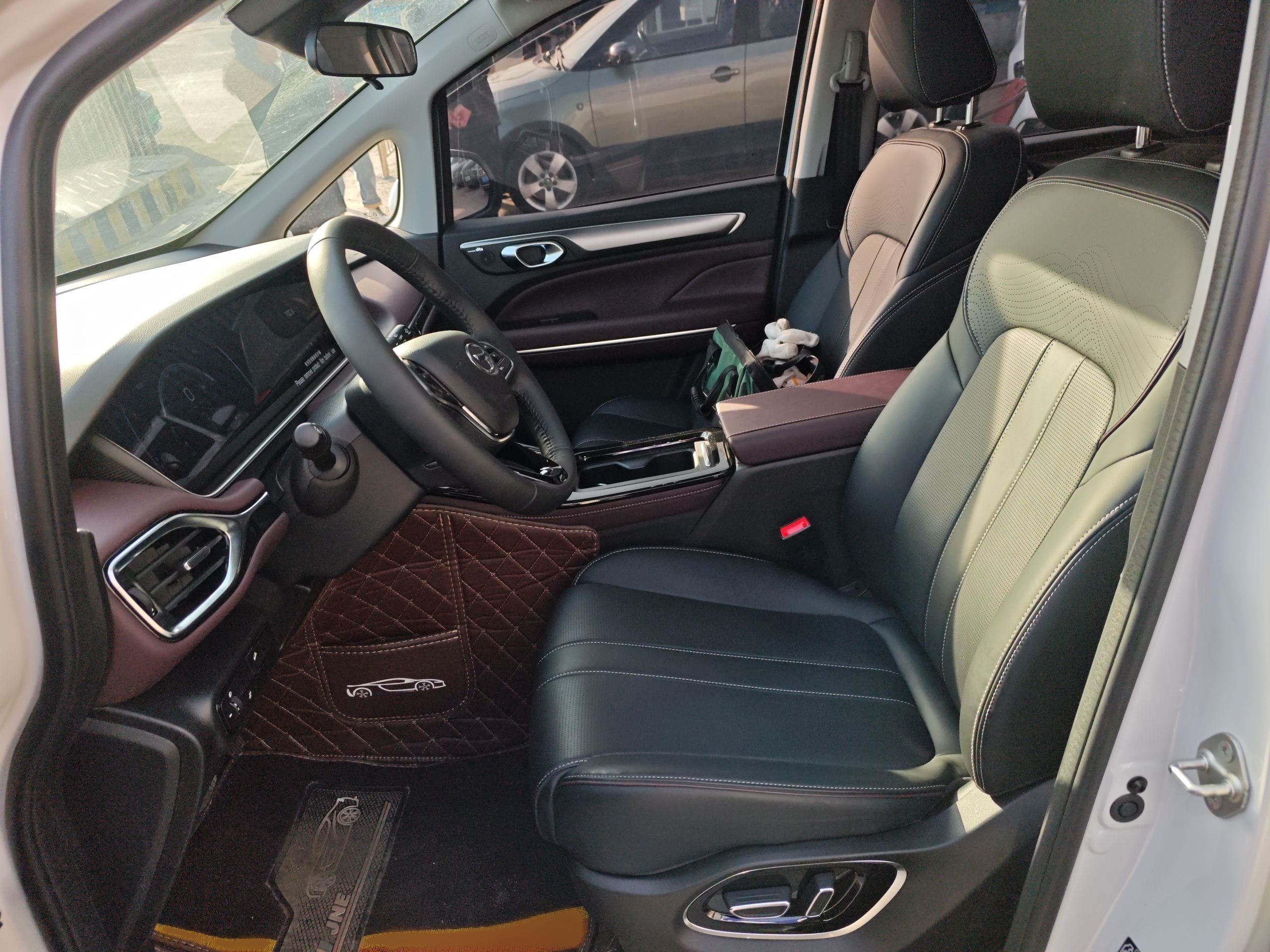 Переднее сиденье в автомобиле