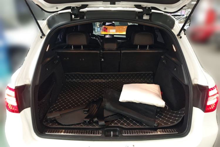 Used Mercedes-Benz GLC 2017 GLC 260 4MATIC Dynamic Edition Trunk