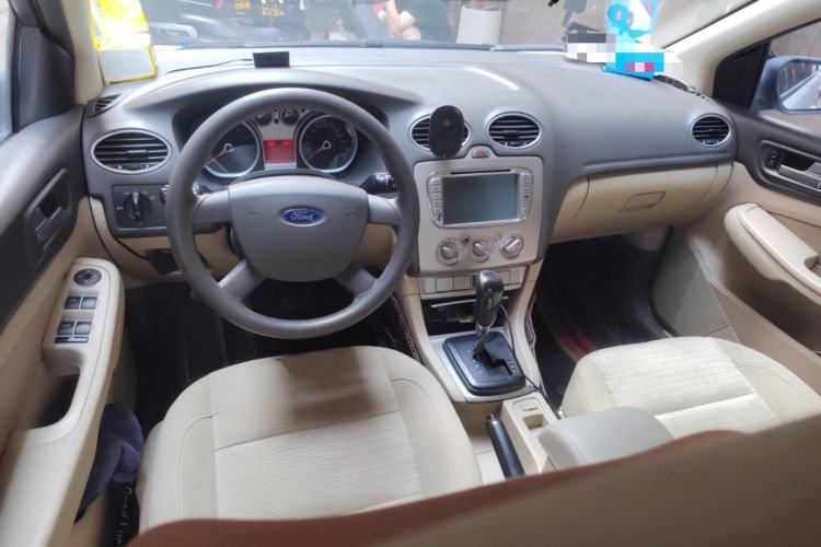 Used Ford Focus 2013 Sedan Classic 1.8L Automatic Base Model Center Console