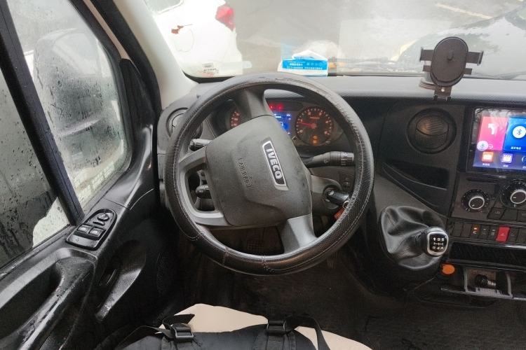 Used Iveco Eurocargo 2021 2.0T Manual Super-Rui Short Wheelbase Low-Roof Side-Hinged Door F1A Steering Wheel