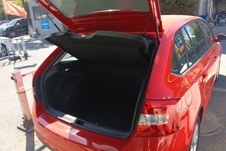 Used Skoda Rapid Spaceback 2016 Revised 1.6L Automatic Chuanxing Version Trunk