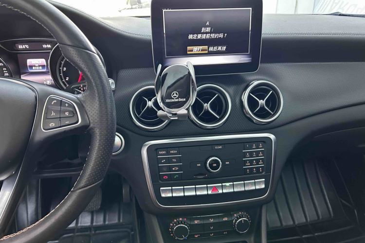 Used Mercedes-Benz GLA 2018 GLA 220 4MATIC Sport Edition Audio And AC Panel