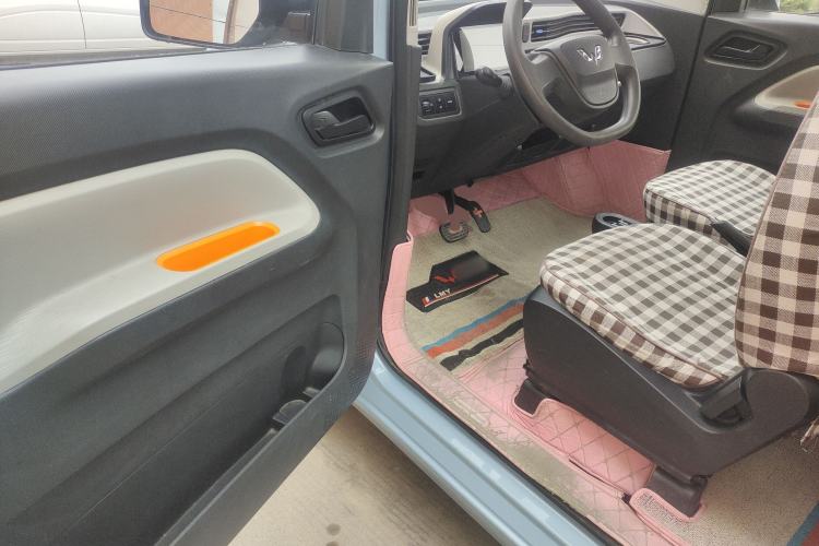 Used Wuling Hongguang MINIEV 2020 Zizai Version Lithium-NMC Driver Seat