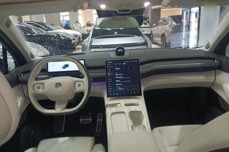 Used Nio ES7 2022 75 kWh Center Console