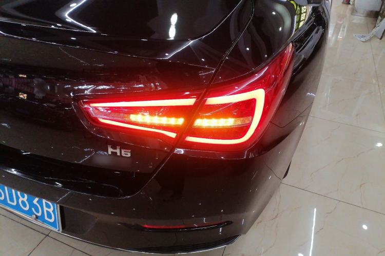 Used Hongqi H5 2020 1.8T Automatic Smart Connect Flagship Edition Right Rear Taillight