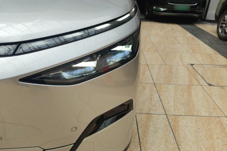 Used XPeng X9 2024 702 Ultra-Long Range Max
