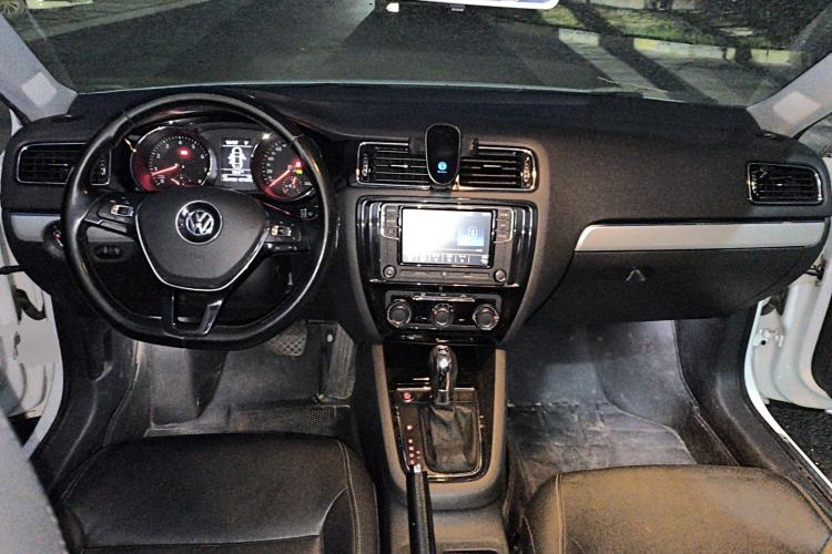 Used Volkswagen Sagitar 2018 280TSI DSG Ignite Edition Center Console